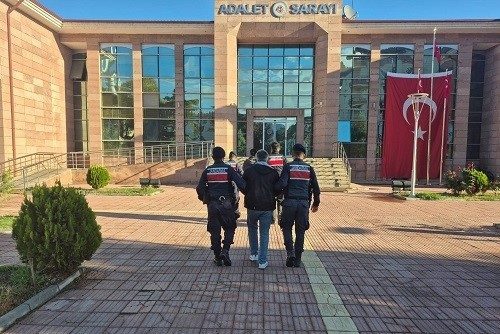 Çorum’un Laçin ilçesinde jandarma ekiplerince bir nakliye aracında yapılan aramada,