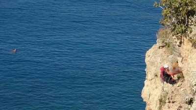 Antalya’da dört çocuk babası 44 yaşındaki adam falezlerdeki kayalık alanda