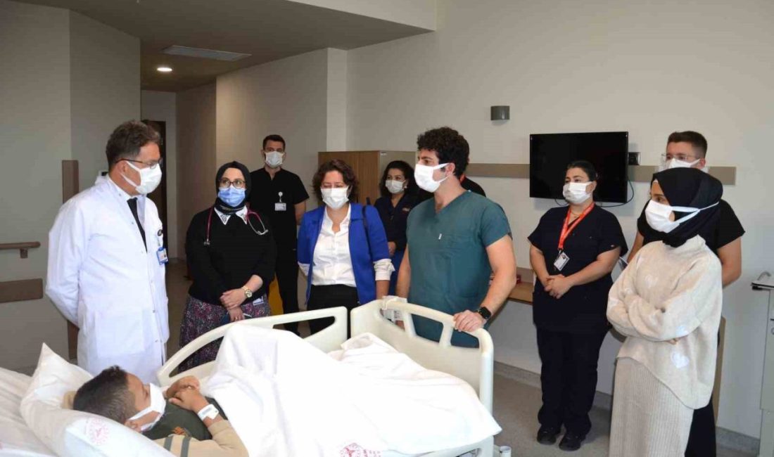 Bursa Şehir Hastanesi’nde doğuştan genetik hastalığı nedeniyle 3 yıldır diyaliz