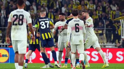 Fenerbahçe ile Stuttgart arasında oynanan karşılaşmanın son düdüğüyle birlikte iki