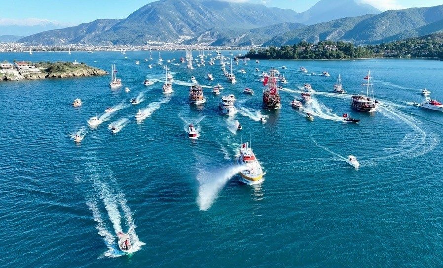 Cumhuriyet’in ilanının 102. yılı kutlamaları kapsamında Fethiye Körfezi’nde deniz alayı