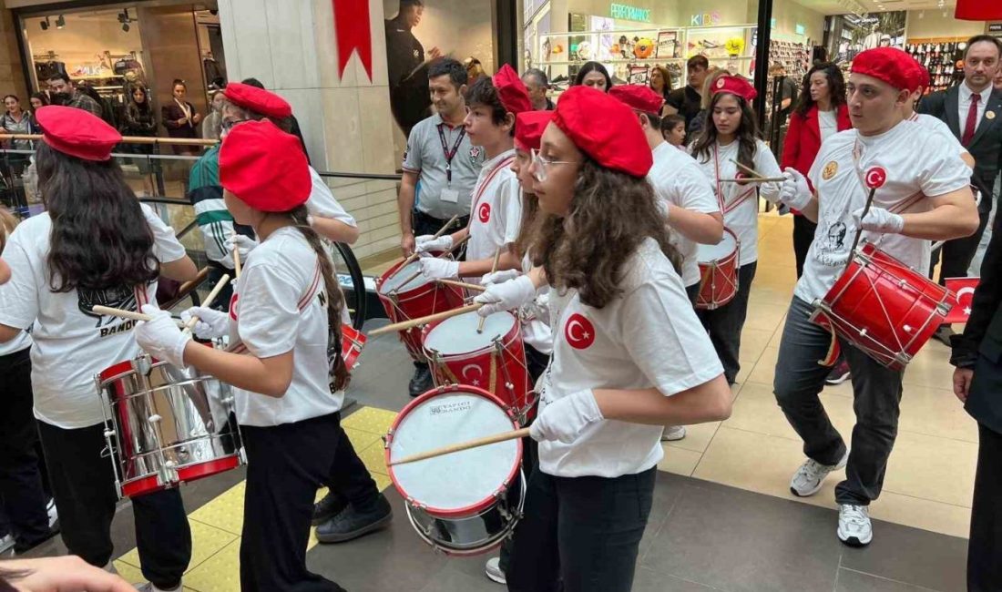 29 Ekim Cumhuriyet Bayramı’nda Forum Trabzon’a gelen ziyaretçiler Cumhuriyet’in 102.yılının