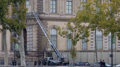Fransa İçişleri Bakanı Laurent Nunez, Louvre Müzesi’nde gerçekleştirilen soyguna ilişkin