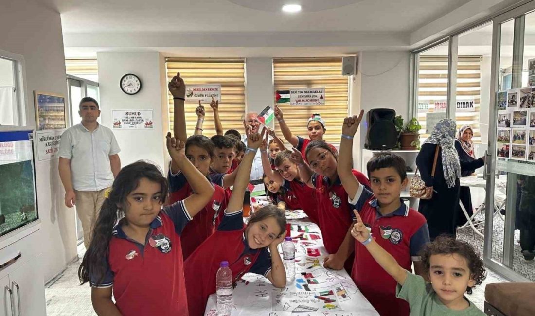 Antalya’nın Gazipaşa ilçesinde öğrenciler, Gazze’de hayatını kaybeden çocuklar için resimler