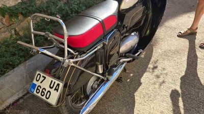 Antalya’nın Gazipaşa ilçesinde mıcırda kayan motosikletin devrilmesi sonucu meydana gelen