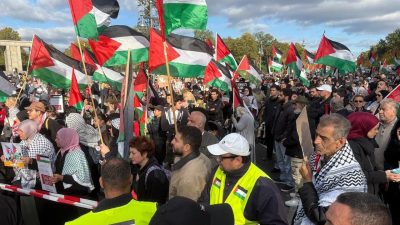 Almanya’nın başkenti Berlin’de yaklaşık 16 bin kişi ‘Gazze için Birlik’