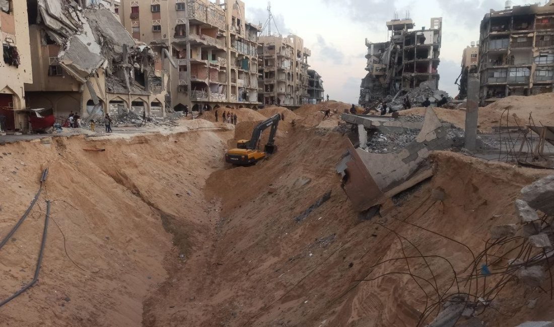 İsrail saldırılarında yerle bir olan Gazze Şeridi’nde yıkıntılar arasında kaybolan