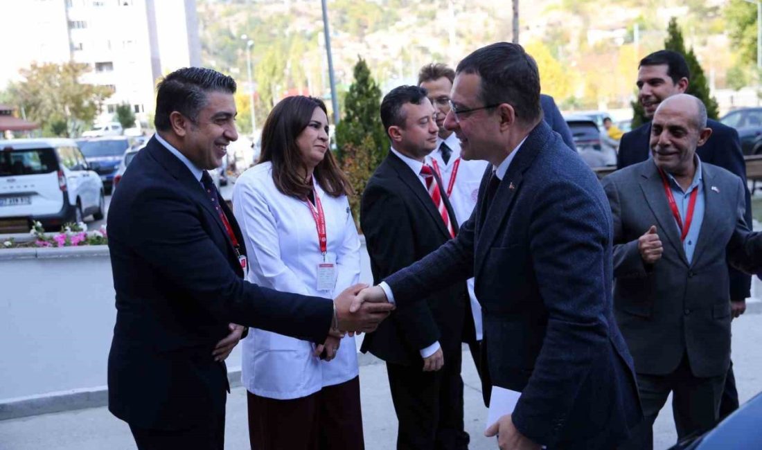Gebe okullarında ağız ve diş sağlığı eğitimi 81 ilde yaygınlaşıyor Kamu Hastaneleri Genel Müdürü Dr. Hakan Usta, gebe okullarında ağız