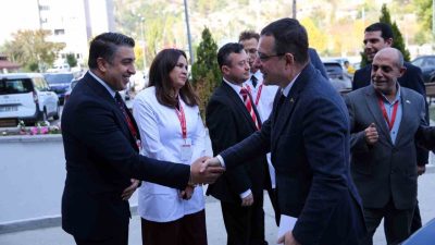 Kamu Hastaneleri Genel Müdürü Dr. Hakan Usta, gebe okullarında ağız