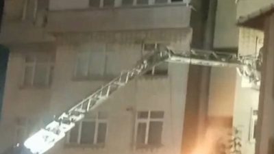 Kocaeli’nin Gebze ilçeside yıkılan binanın yakınlarında bulunan bir başka binada