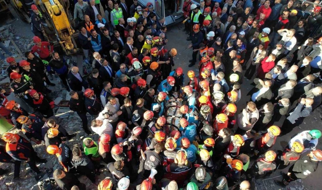 Kocaeli’nin Gebze ilçesinde sabah saatlerinde çöken 6 katlı binanın enkazında