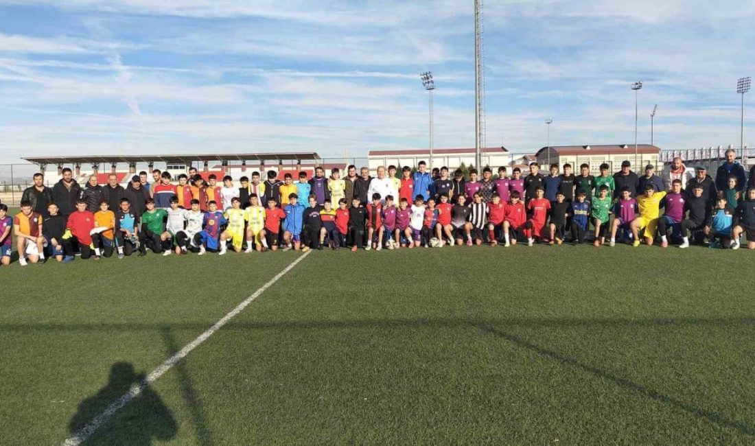 Geleceğin futbolcuları için seçmeler yapıldı Afyonkarahisar’da 2012 doğumlu lisanslı ve lisansız sporcuların yer alacağı milli