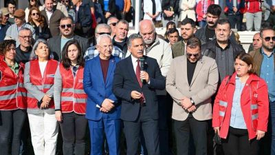 Gemlik Belediye Başkanı Şükrü Deviren, şikâyet nedeniyle inşaatı durdurulan Gemlik