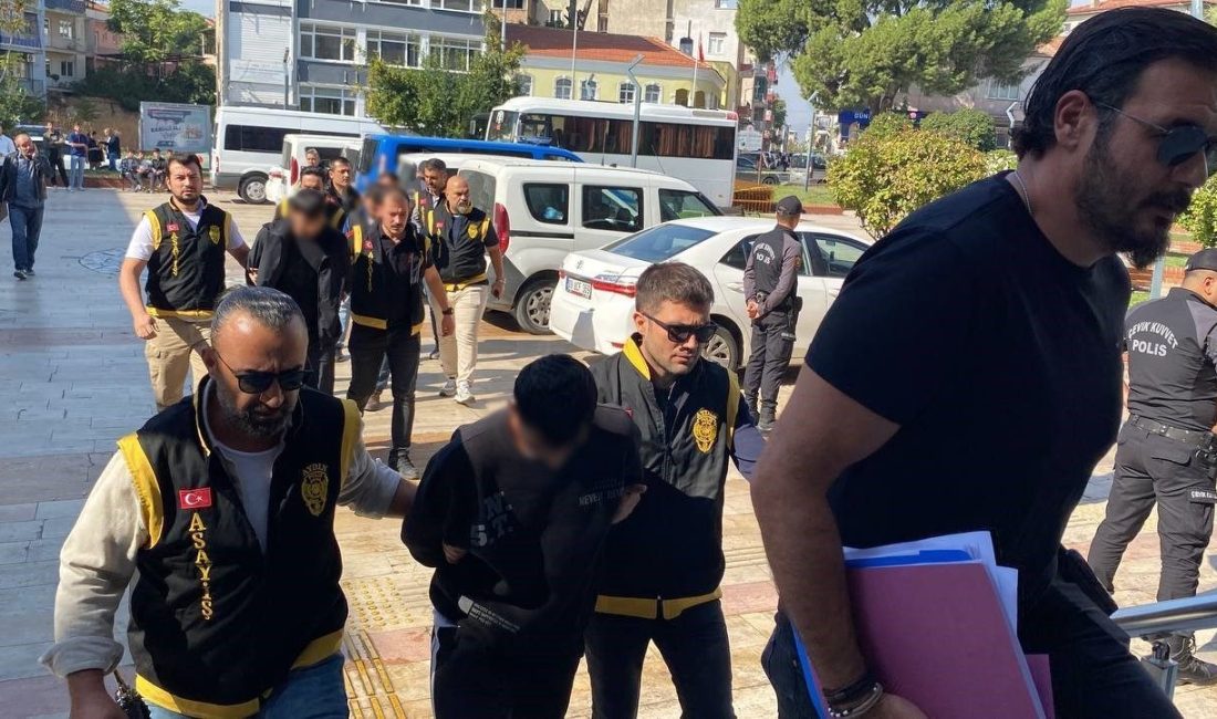 Genç kız, arkadaşının abisi ve kuzenleri tarafından bıçaklandı Aydın’ın Efeler ilçesinde A.G., kız arkadaşının abisi ve kuzenleri tarafından