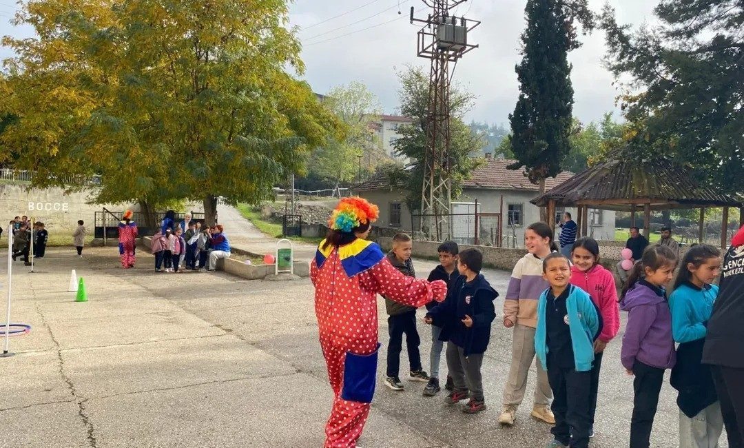 Boyabat İlçe Gençlik ve Spor Müdürlüğü’ne bağlı Gençlik Merkezi liderleri