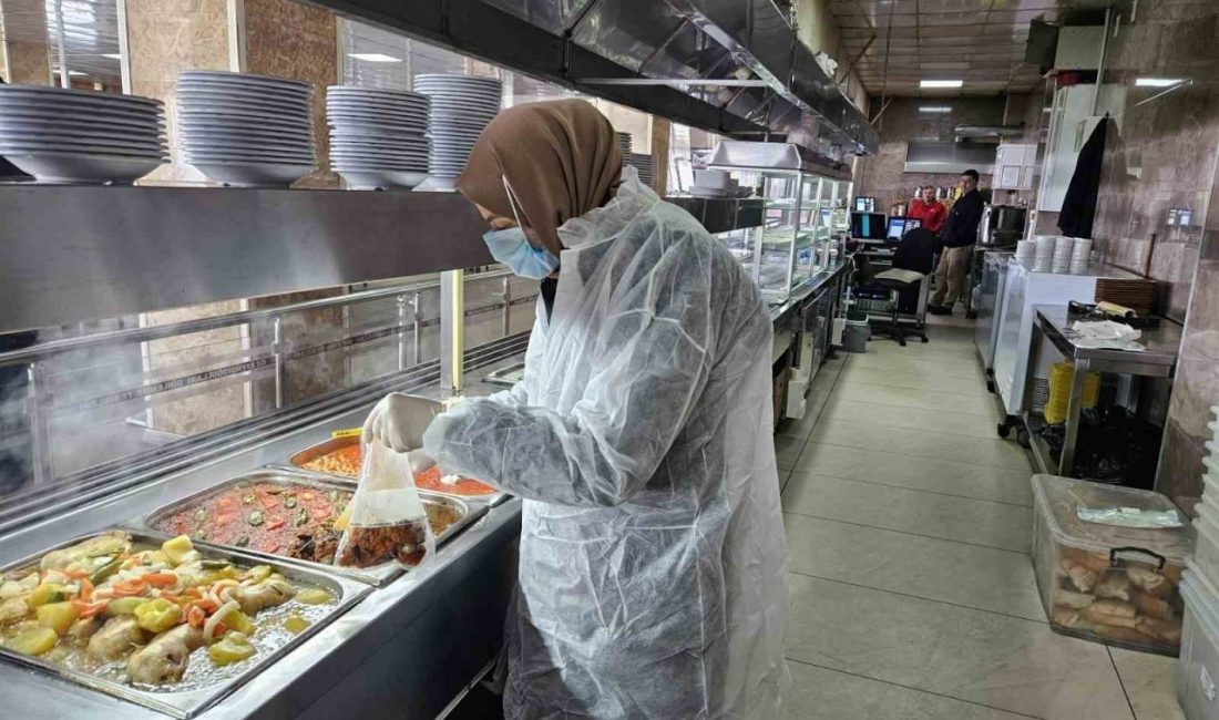 Gıda satışı yapan işletmeler denetlendi Erzurum’da yem, gıda ve gıda ile temas eden madde malzeme