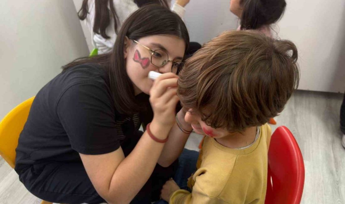 Gaziantep Kolej Vakfı Cemil Alevli IBDP Lisesi C9A sınıfı öğrencileri,