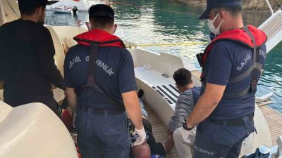 Muğla’nın Fethiye ilçesi açıklarında seyreden özel teknede rahatsızlanan vatandaşa tıbbi