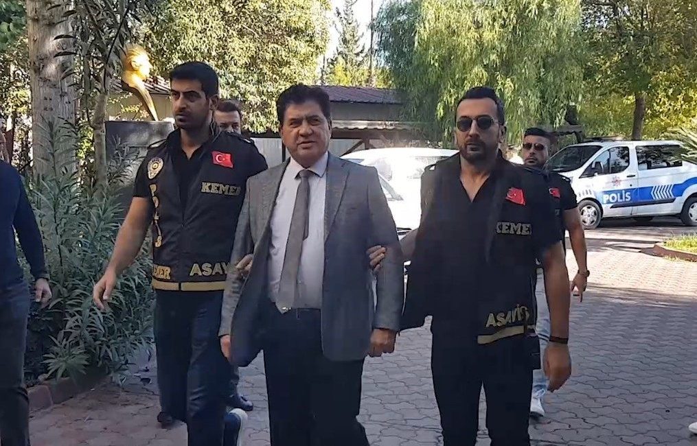 Antalya’da “nüfuz ticareti ve dolandırıcılık” iddiasıyla gözaltına alınan eski Kemer