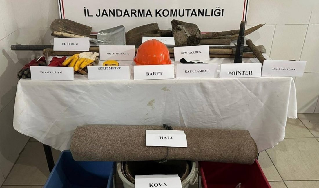 Gümüşhane’de kaçak kazı yapan 4 kişi suçüstü yakalandı Gümüşhane’nin Torul ilçesinde jandarma ekipleri tarafından düzenlenen operasyonda kaçak kazı