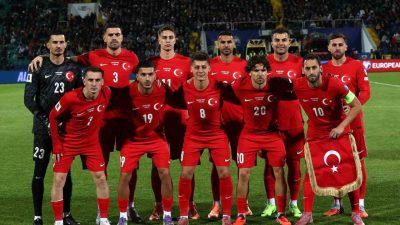 A Milli Futbol Takımı Kaptanı Hakan Çalhanoğlu, Bulgaristan maçında forma