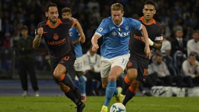 İtalya Serie A’da Napoli, konuk ettiği Inter’i 3-1 mağlup etti.