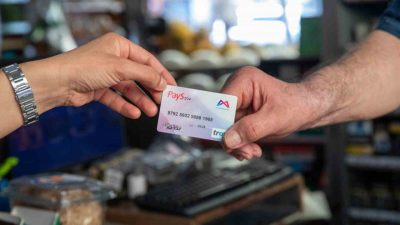 Mersin Büyükşehir Belediyesi, dar gelirli ailelere destek sağladığı ’Halk Kart’