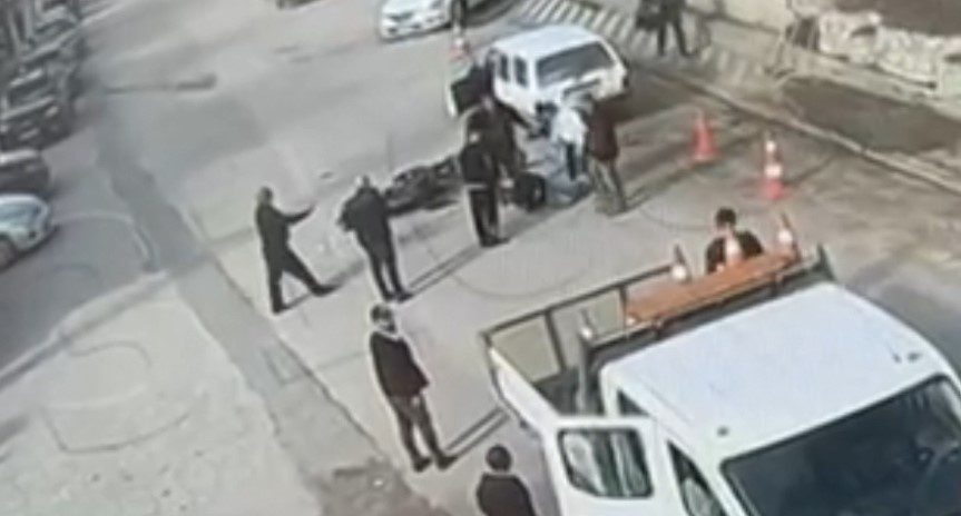 Bolu’nun Mudurnu ilçesinde hatalı sollama yapan motosiklet sürücüsü, otomobilin çarpması