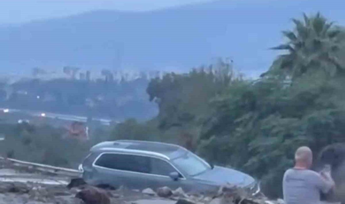 Hatay’da heyelanın kapattığı otoyolda ulaşım durdu Hatay’da etkili olan yağışla birlikte yaşanan heyelan otoyolu kapattı. Toprakkale-İskenderun