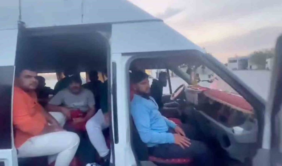 Hatay takibe alınan minibüste, 20 kaçak göçmen yakalandı. Olayla ilgili