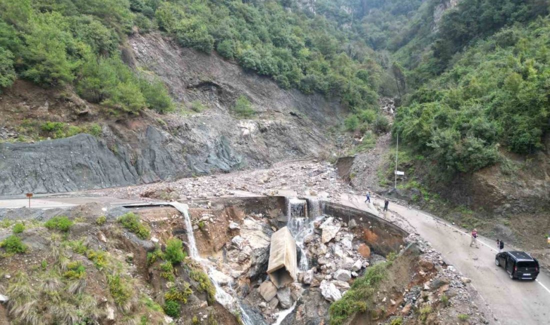 Hatay’da şiddetli yağış hayatı felç etti: Yaylalarda yol çöktü, evler zarar gördü Meteorolojinin şiddetli yağış uyarısında bulunduğu Hatay’da, özellikle kıyı ilçelerde gece