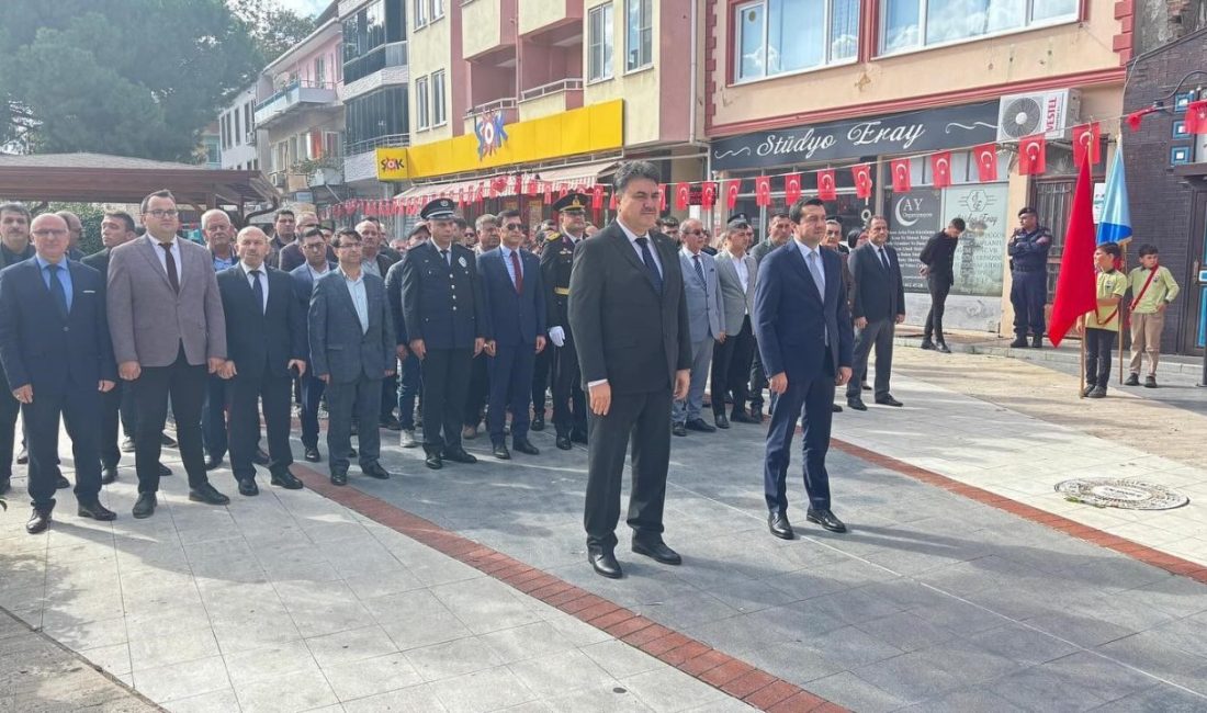 Balıkesir’in Havran ilçesinde, Cumhuriyetin kuruluşunun 102. yıl dönümü kutlamaları çelenk