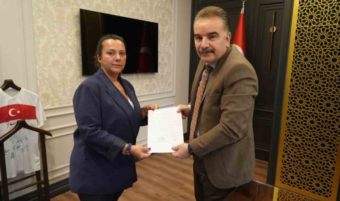 Balıkesir’in Edremit ilçesinde İDA-SAR Arama Kurtarma Derneği Başkanı Şenay Demiryontan,