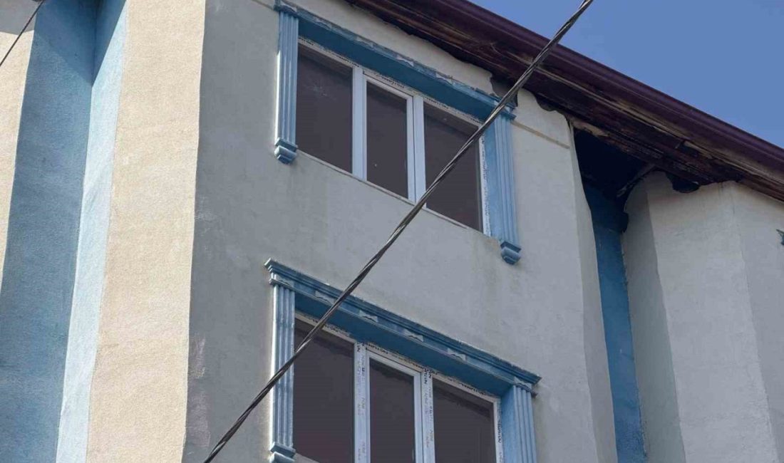 Iğdır’da 5 katlı binaya ateş açıldı, bina sakinleri panik yaşadı Iğdır’da kimliği belirsiz kişi veya kişilerce bir binaya ateş açıldı.