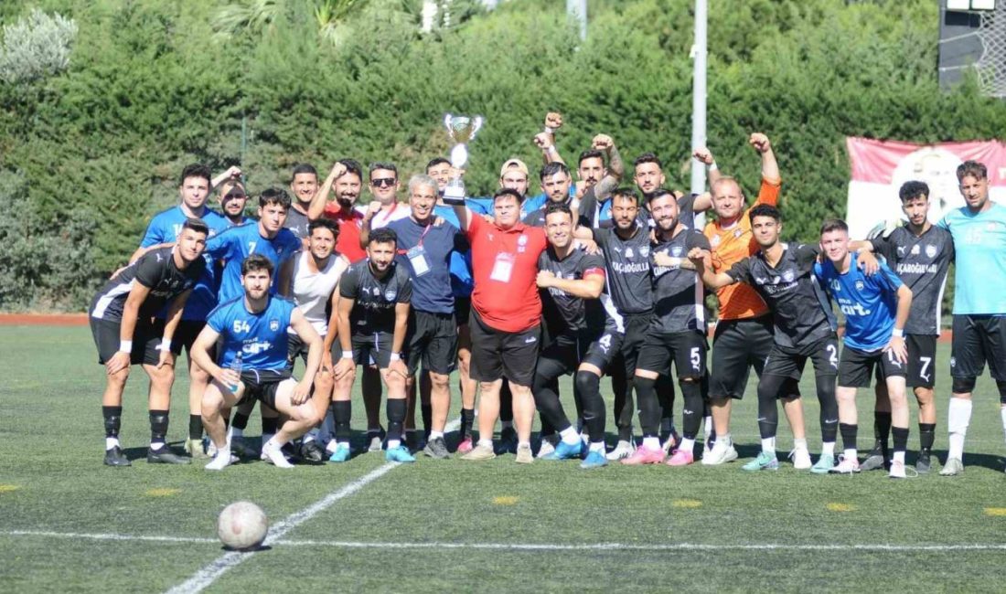 Ilıcaspor’un down sendromlu antrenörü Çağrı Sunay, gösterdiği özveri ve çalışkanlığıyla