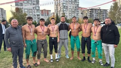 İlkadım Belediyespor Güreş Takımı, Malatya’da katıldığı Karakucak Güreşleri’nden 3’ü birincilik