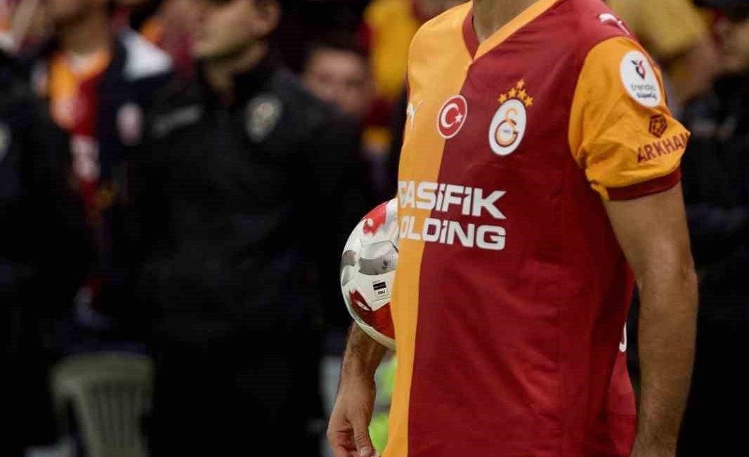 Galatasaraylı futbolcu İlkay Gündoğan, sarı-kırmızılı formayla ilk golünü Beşiktaş derbisinde