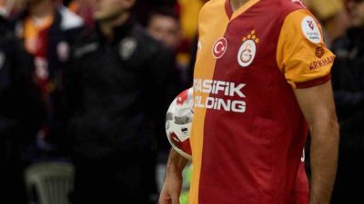 Galatasaraylı futbolcu İlkay Gündoğan, sarı-kırmızılı formayla ilk golünü Beşiktaş derbisinde