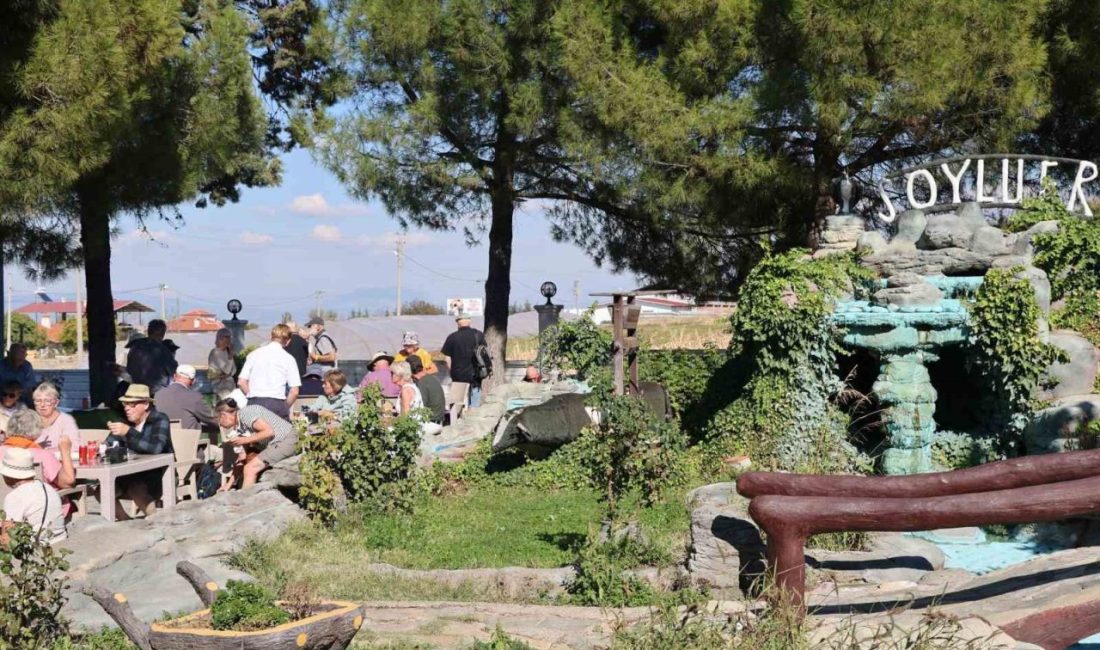 UNESCO Dünya Mirası Pamukkale’yi görmek için Türkiye’ye gelen yabancı turistler,
