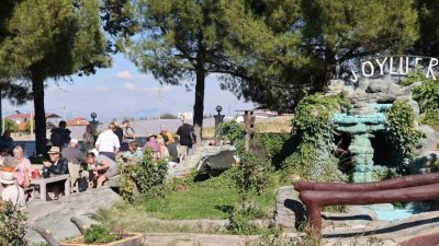 UNESCO Dünya Mirası Pamukkale’yi görmek için Türkiye’ye gelen yabancı turistler,
