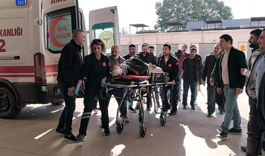 Bursa’nın İnegöl ilçesinde meydana gelen olayda devrilen iskelenin altında kalan