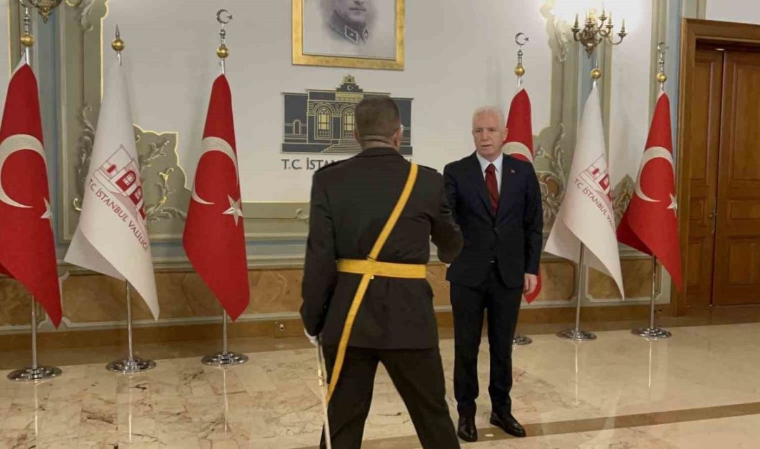 İstanbul Valisi Davut Gül, Cumhuriyet’in 102’inci yıldönümü programı kapsamında tebrikleri
