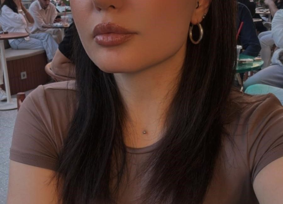 Sultanbeyli’de, erkek arkadaşının kullandığı motosikletin, otomobille çarpışması sonucu meydana gelen