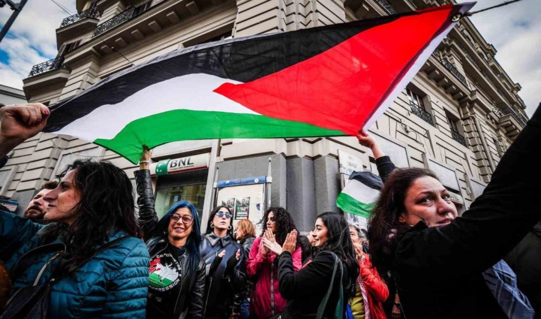 İtalya’da Küresel Sumud Filosu’na destek için başlatılan grev çerçevesinde ülke