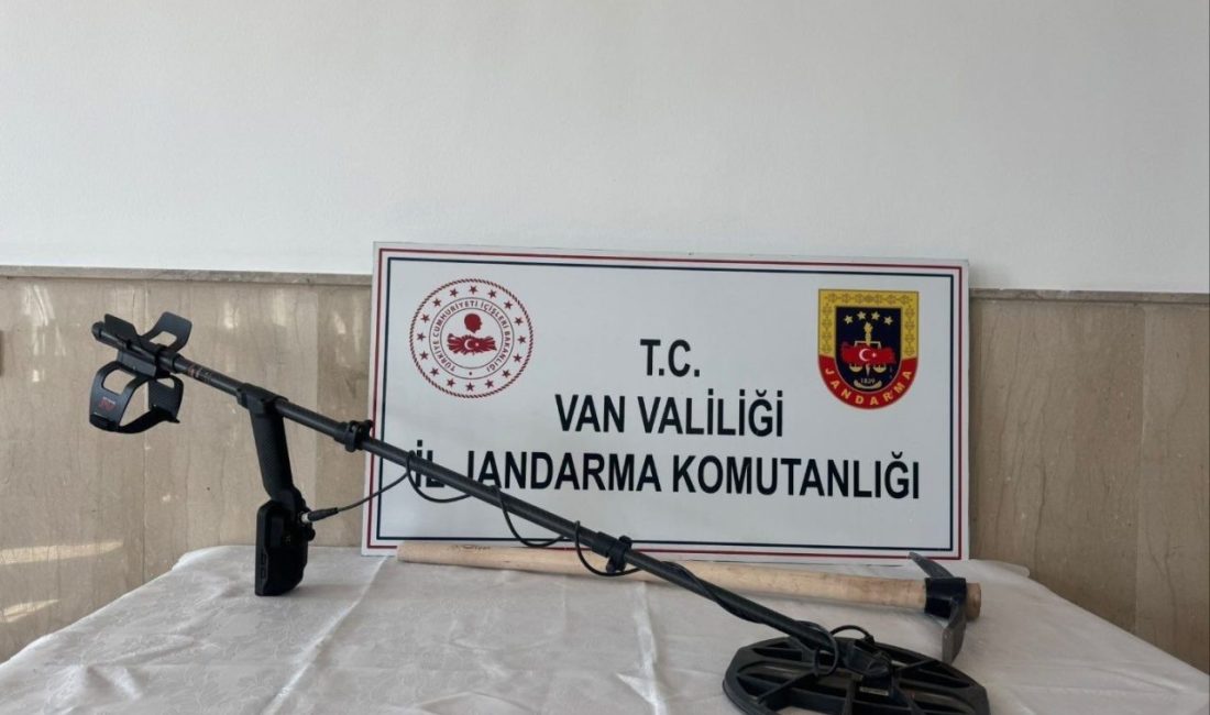 Van’ın Çaldıran ilçesinde izinsiz define arayan şahıslar jandarma ekiplerince suçüstü