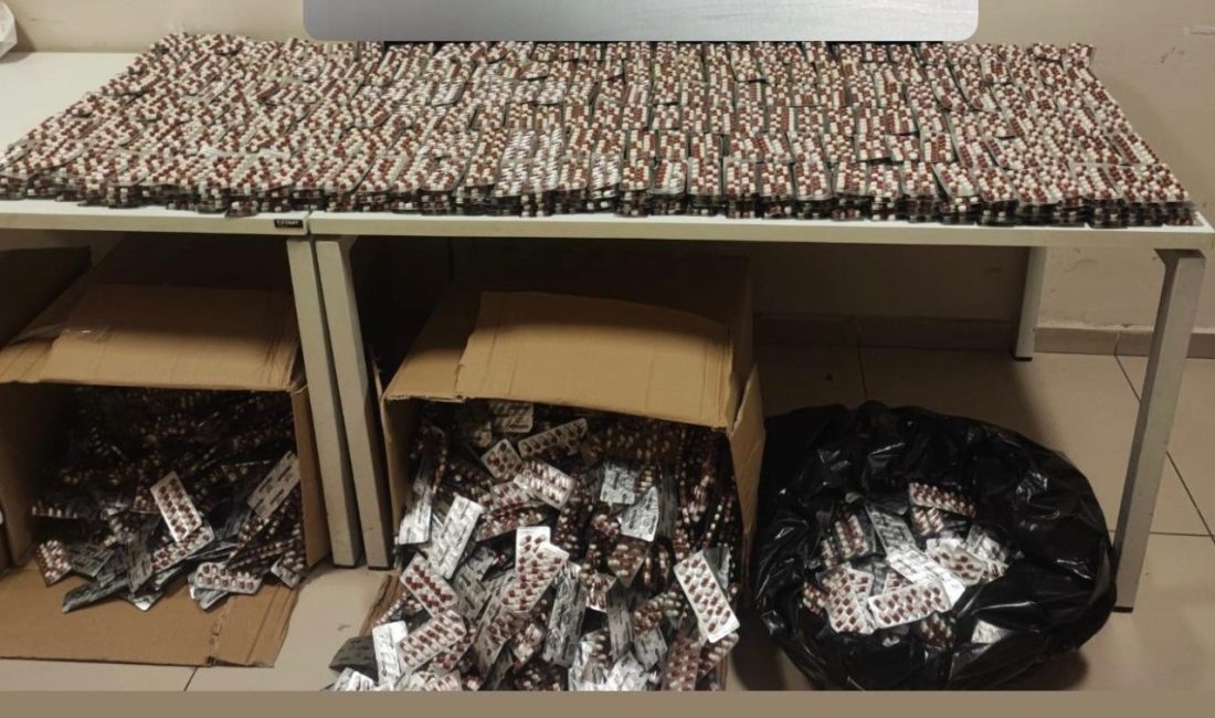 İzmir’in Buca ilçesinde düzenlenen operasyonlarda binlerce sentetik hap, metamfetamin, ruhsatsız