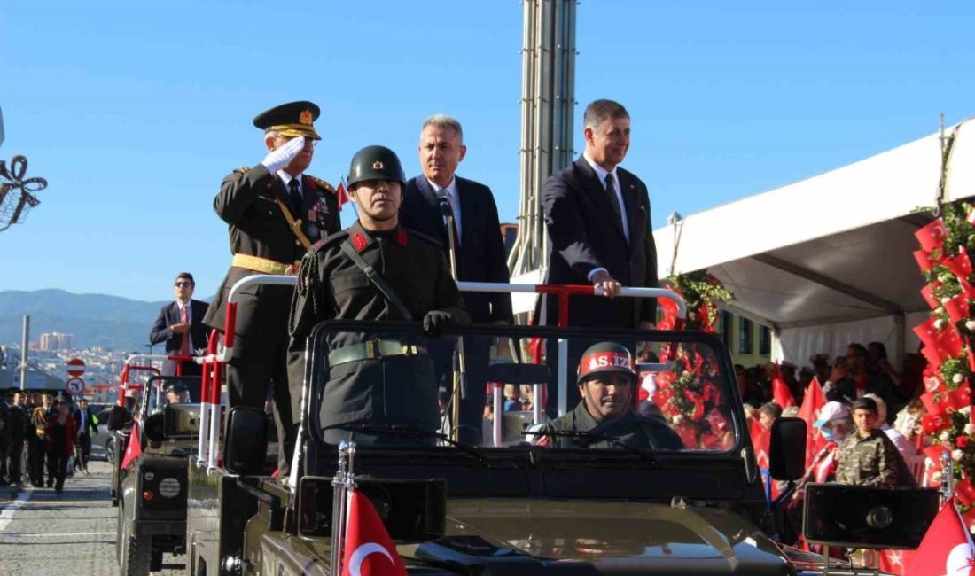 29 Ekim Cumhuriyet’in ilanının 102. yıl dönümü, İzmir’de Cumhuriyet Meydanı’nda