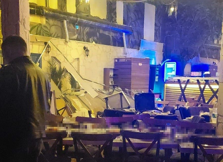 İzmir’de eğlence mekanında faciaya kıl payı: 6 yaralı İzmir’in Bornova ilçesinde bulunan bir eğlence mekanında dekor duvarın çöktü