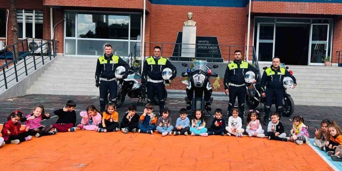 Jandarmadan 73 öğrenciye güvenli trafik eğitimi Gaziantep’te jandarma ekiplerince 73 öğrenciye güvenli trafik eğitimi verildi. Gaziantep