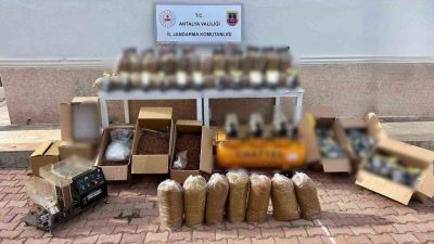 Antalya’da jandarma ekiplerinin düzenlediği operasyonda kaçak sigara üretiminde kullanılan çok